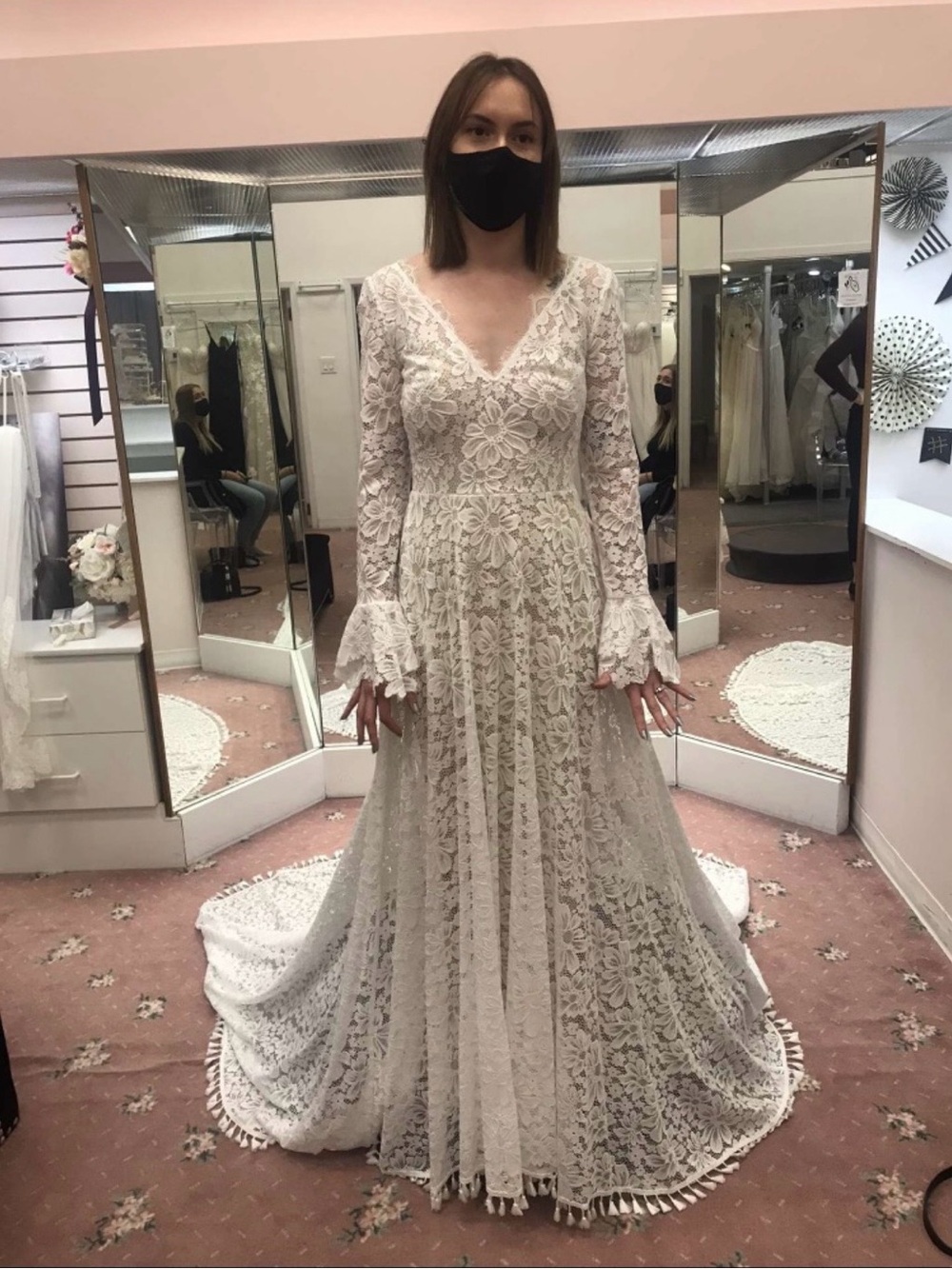 Romantic Long-Sleeve Floral Lace Wedding Gown in White